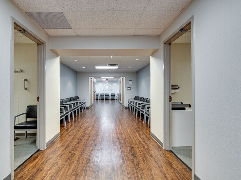More Photos Of 4301 Brown Trl, Colleyville Medical For Lease