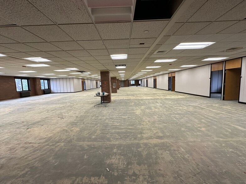 More Photos Of 101 Channel Dr, Port Washington Office For Lease