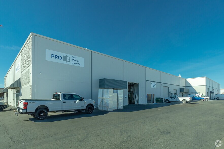 More Photos Of 3101-3105 Orange Grove Ave, North Highlands Warehouse For Lease
