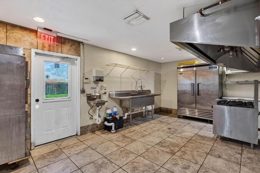 More Photos Of 102 Phillips Dairy Rd, Palatka Restaurant For Sale