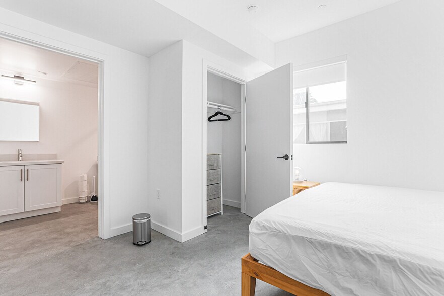 More Photos Of 2301 S Cloverdale Ave, Los Angeles Apartments For Sale