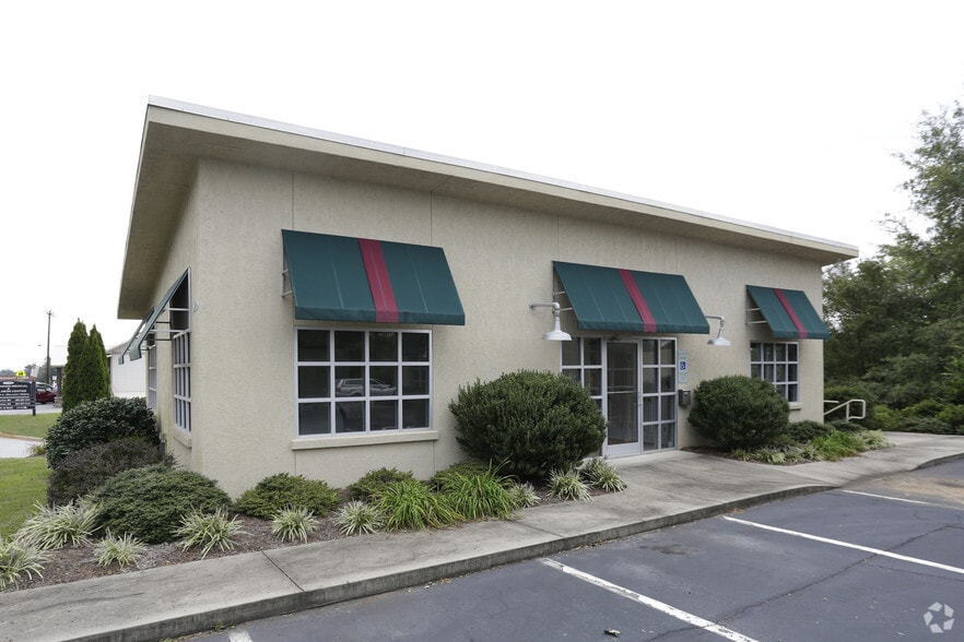 Primary Photo Of 100 Edgewood Ave, Landrum Medical For Sale