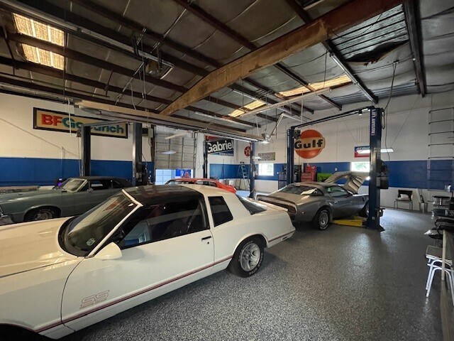 More Photos Of 2355 Burns Ave, Tucker Warehouse For Sale