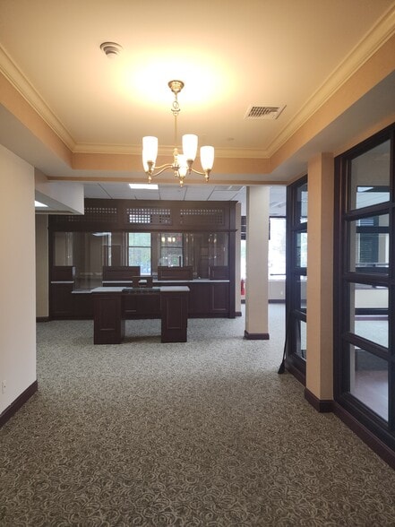 More Photos Of 210 Old Country Rd, Mineola Office For Lease