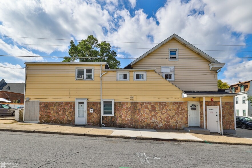 More Photos Of 902 W Wilkes Barre St, Easton Apartments For Sale