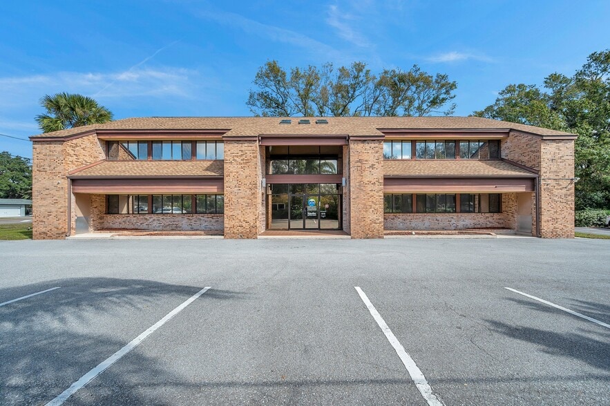 More Photos Of 2139 NE Coachman Rd, Clearwater Office For Sale
