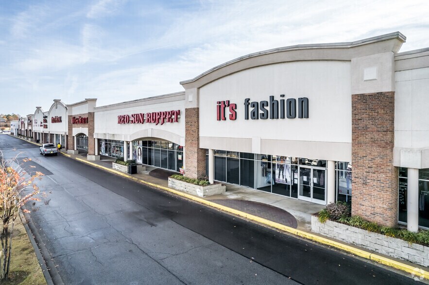 More Photos Of 2747-2769 Wolfcreek Pky, Memphis Unknown For Lease