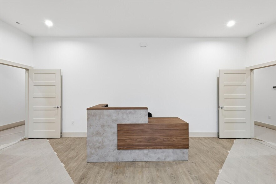 More Photos Of 203 E Debbie Ln, Mansfield Loft Creative Space For Lease