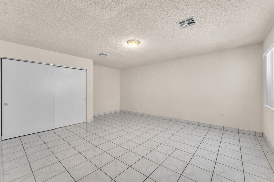 More Photos Of 2130 E Maule Ave, Las Vegas Land For Lease