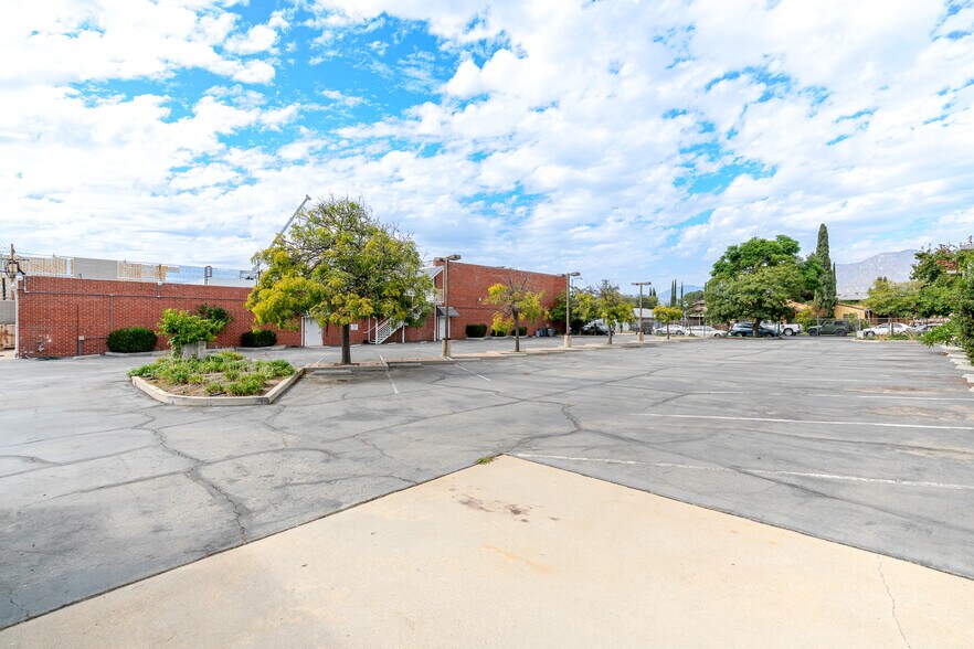 More Photos Of 700-710 W Wilson Ave, Glendale Warehouse For Lease