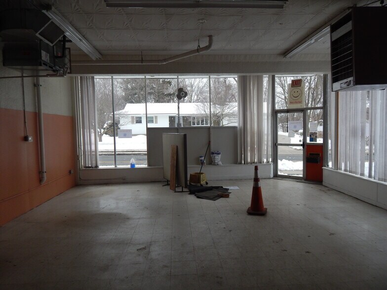 More Photos Of 96 Alden Ave, Enfield Freestanding For Lease