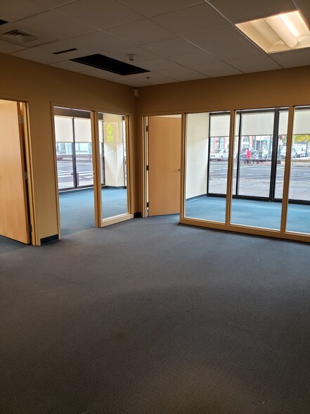More Photos Of 1500 Main St, Springfield Medical For Lease