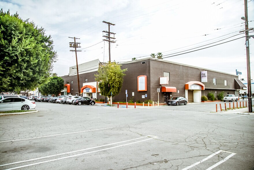 More Photos Of 18341 Sherman Way, Reseda Office For Sale