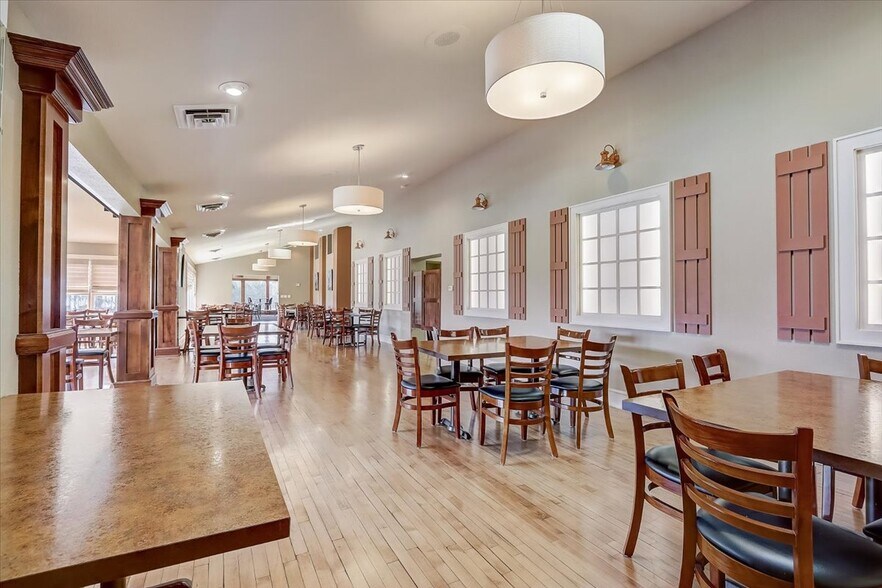 More Photos Of 800 S Main St, Lake Mills Sports And Entertainment For Sale