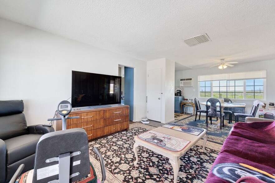 More Photos Of 12900 Soda Lake Rd, Santa Margarita Hotel For Lease