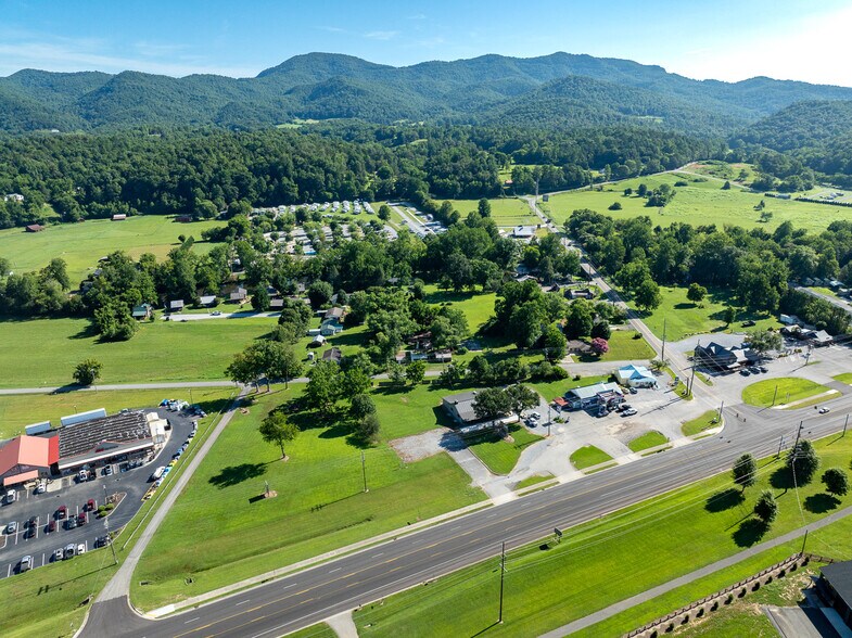 More Photos Of 8123 E Lamar Alexander Pky, Townsend Restaurant For Sale