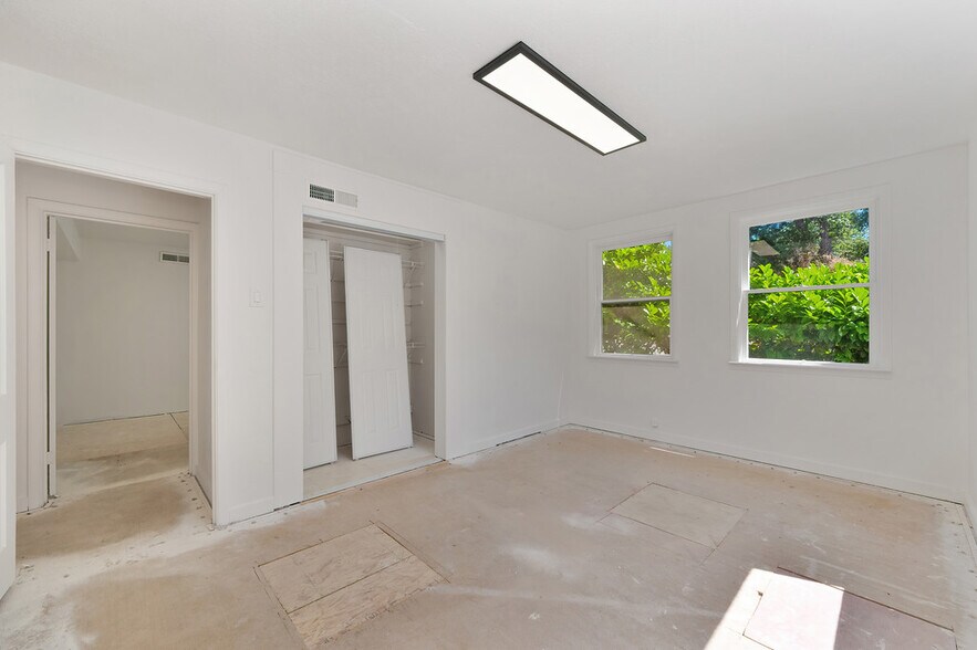 More Photos Of 1407-1409 Lincoln Way, Auburn Office For Sale