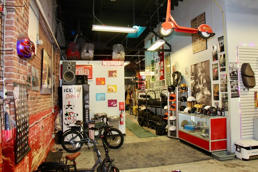 More Photos Of 154-160 S Broadway, Denver Storefront For Lease