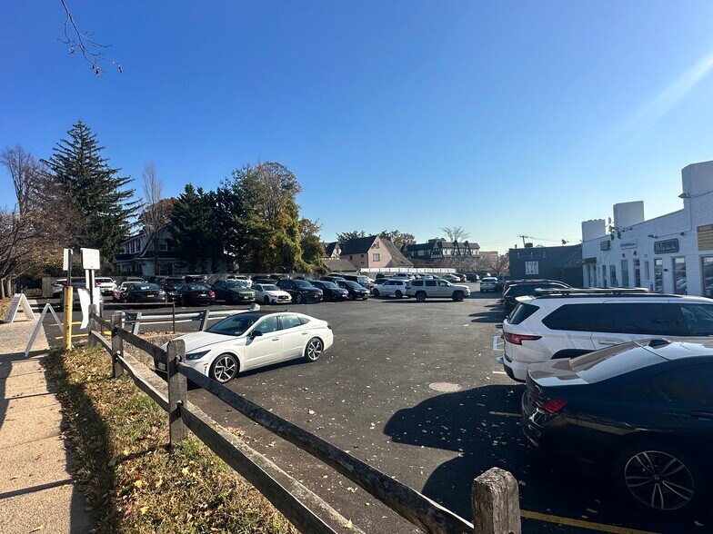 More Photos Of 564-600 Plandome Rd, Manhasset Storefront Retail Office For Lease