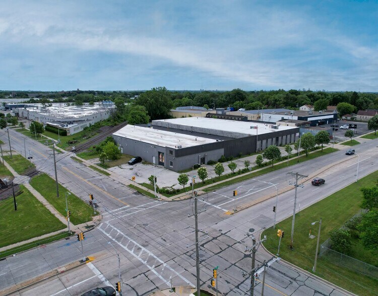 Primary Photo Of 6770 N 43rd St, Milwaukee Manufacturing For Sale