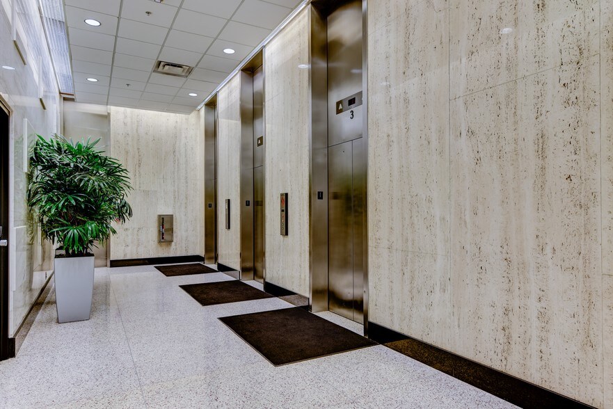 More Photos Of 607 Market St, Knoxville Office For Lease