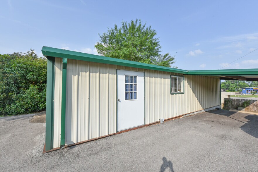 More Photos Of 602 N Gray St, Caldwell Medical For Sale