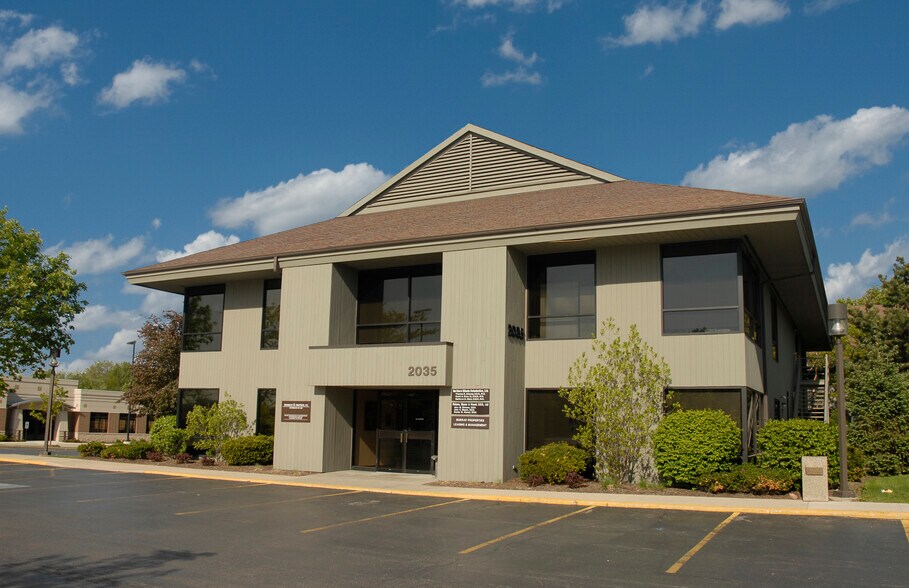 More Photos Of 2035 Foxfield Rd, St Charles Office For Lease