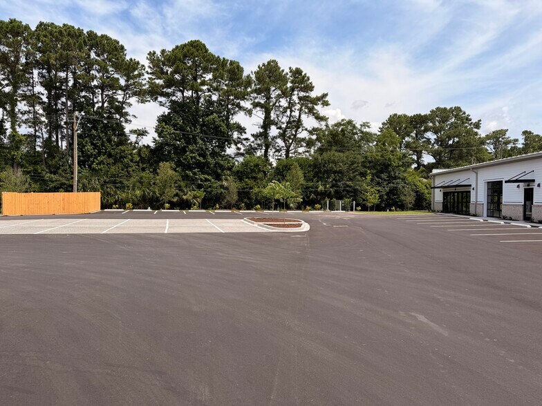 More Photos Of 1657 Ashley Hall Rd, Charleston Storefront Retail Office For Lease