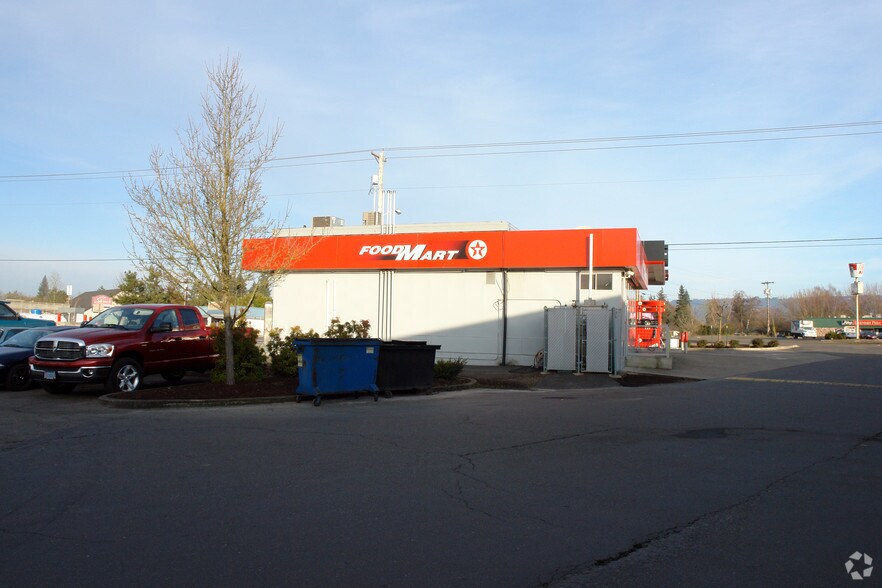 More Photos Of 1902 Portland Rd, Newberg Service Station For Sale