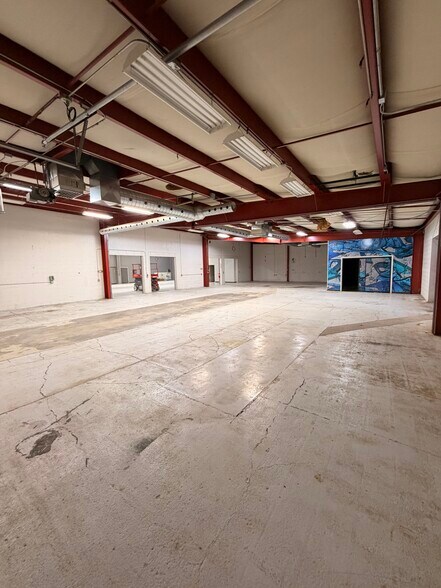 More Photos Of 725 E Bayley, Wichita Warehouse For Lease