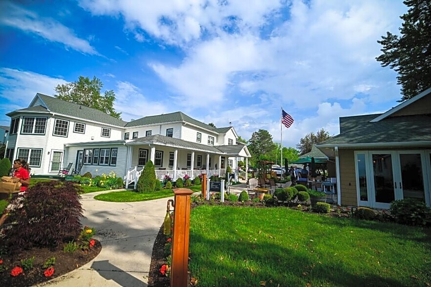 More Photos Of 5653 Lake Rd, Geneva Hotel For Sale
