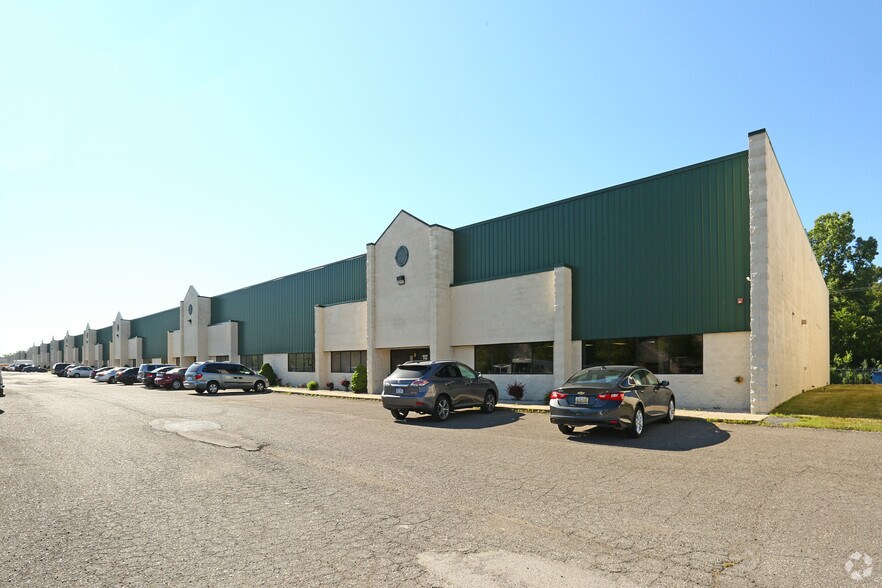 More Photos Of 26000 Northline Commerce Dr, Taylor Warehouse For Lease