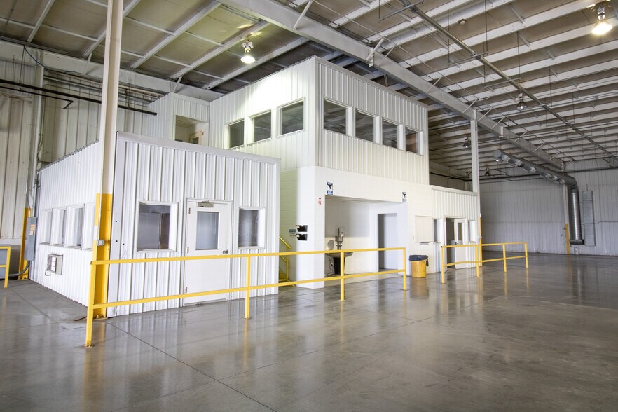 More Photos Of 946 S State Road 32, Union City Manufacturing For Lease