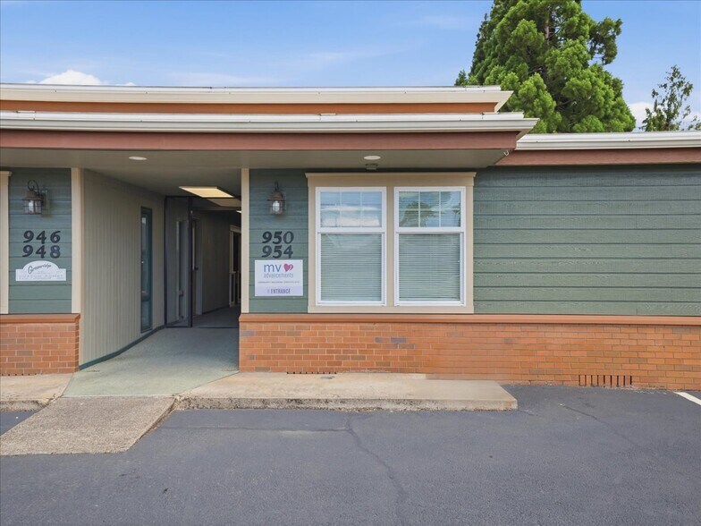 More Photos Of 950-960 Uglow Ave SE, Dallas Medical For Sale