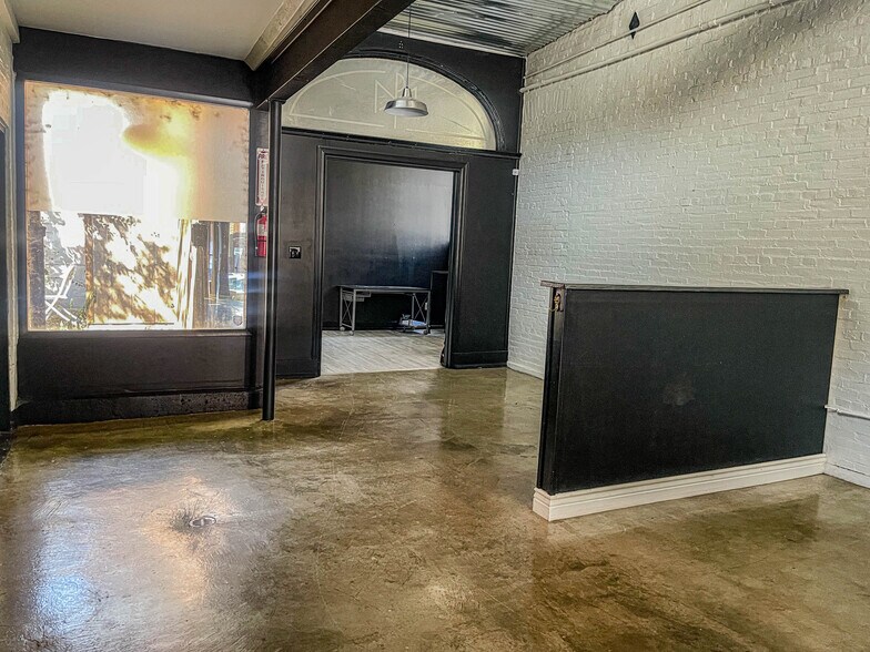 More Photos Of 1919 S 12th St, Saint Louis Storefront For Sale