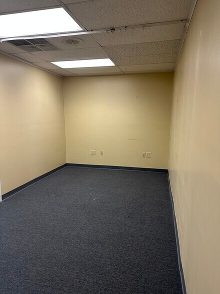 More Photos Of 26 Orchard Park Dr, Greenville Office For Lease
