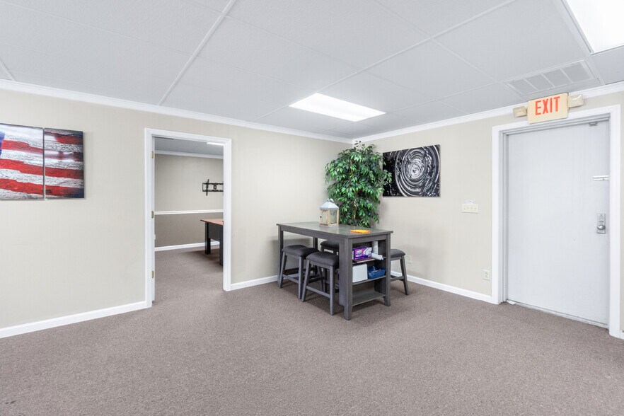 More Photos Of 3565 Main St, Jasper Office For Sale