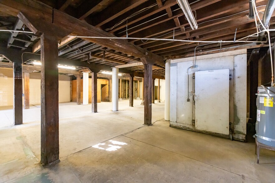 More Photos Of 105 Steuben st, Bingen General Retail For Sale