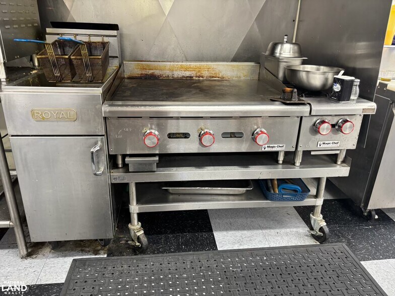 More Photos Of 20835 Nanticoke Rd, Bivalve Convenience Store For Sale