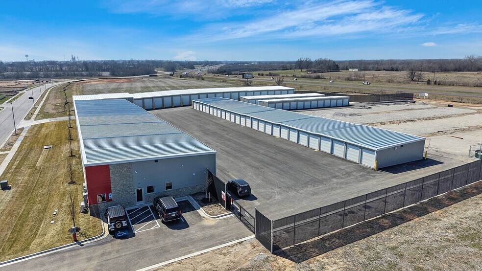 More Photos Of 19380 Webster st, Spring Hill Self Storage For Lease