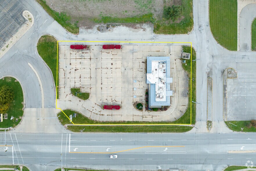 More Photos Of 2901 S Grand Ave E, Springfield Restaurant For Lease