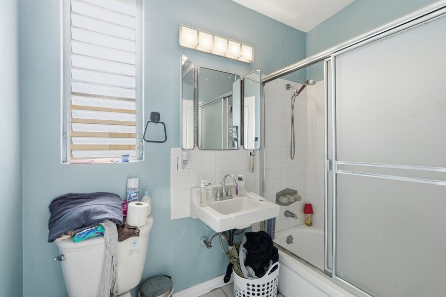 More Photos Of 1207 S Catalina St, Los Angeles Apartments For Sale
