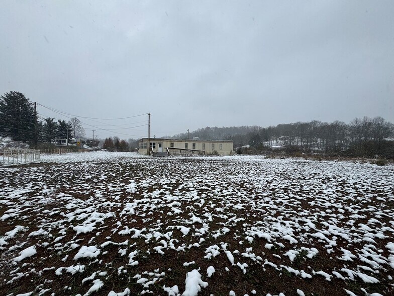 More Photos Of 264 Coal River Rd, Glen Daniel Medical For Sale