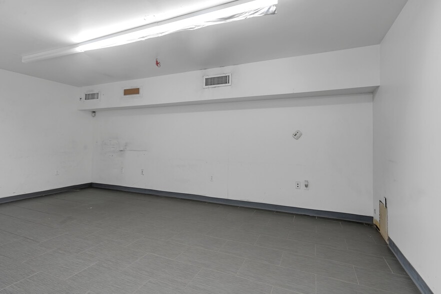 More Photos Of 3114 Tonnelle Ave, North Bergen Showroom For Lease