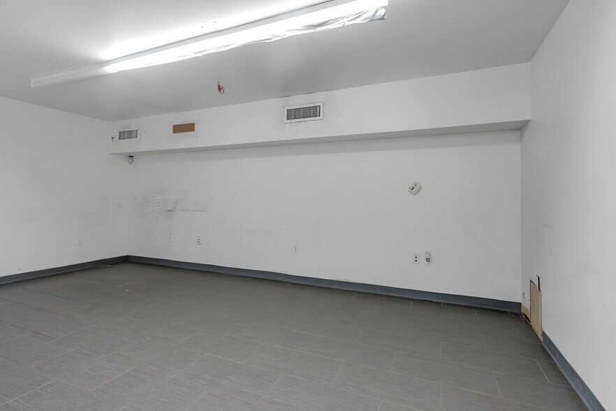 More Photos Of 3114 Tonnelle Ave, North Bergen Showroom For Lease