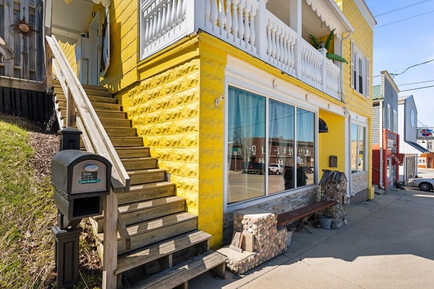 Primary Photo Of 517 Milwaukee St, Kewaunee General Retail For Sale