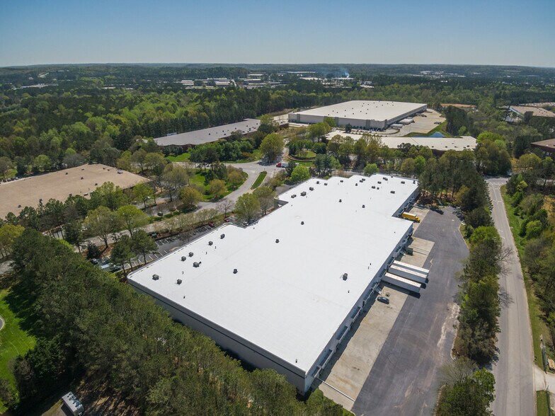 More Photos Of 7800 The Bluffs, Austell Distribution For Lease