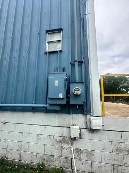 More Photos Of 3876 Bengert St, Orlando Warehouse For Lease