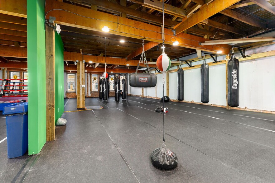 More Photos Of 111 Bank St, Oxford Sports And Entertainment For Lease