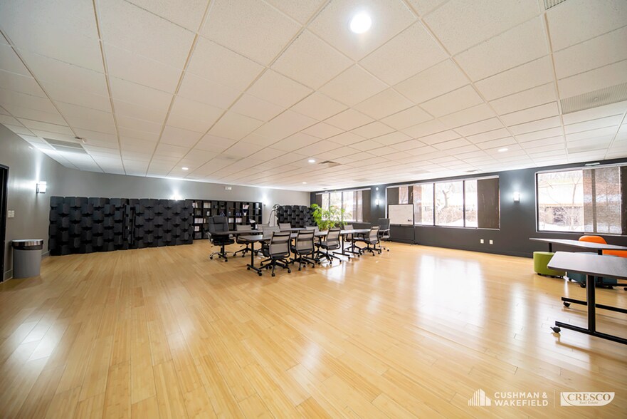 More Photos Of 29055 Clemens Rd, Westlake Office Residential For Lease